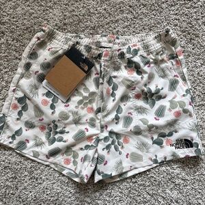 NWT North Face Girls shorts size 10/12